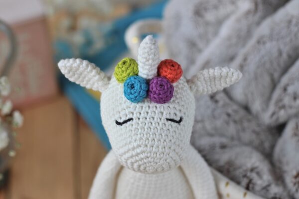 Doudou licorne en crochet